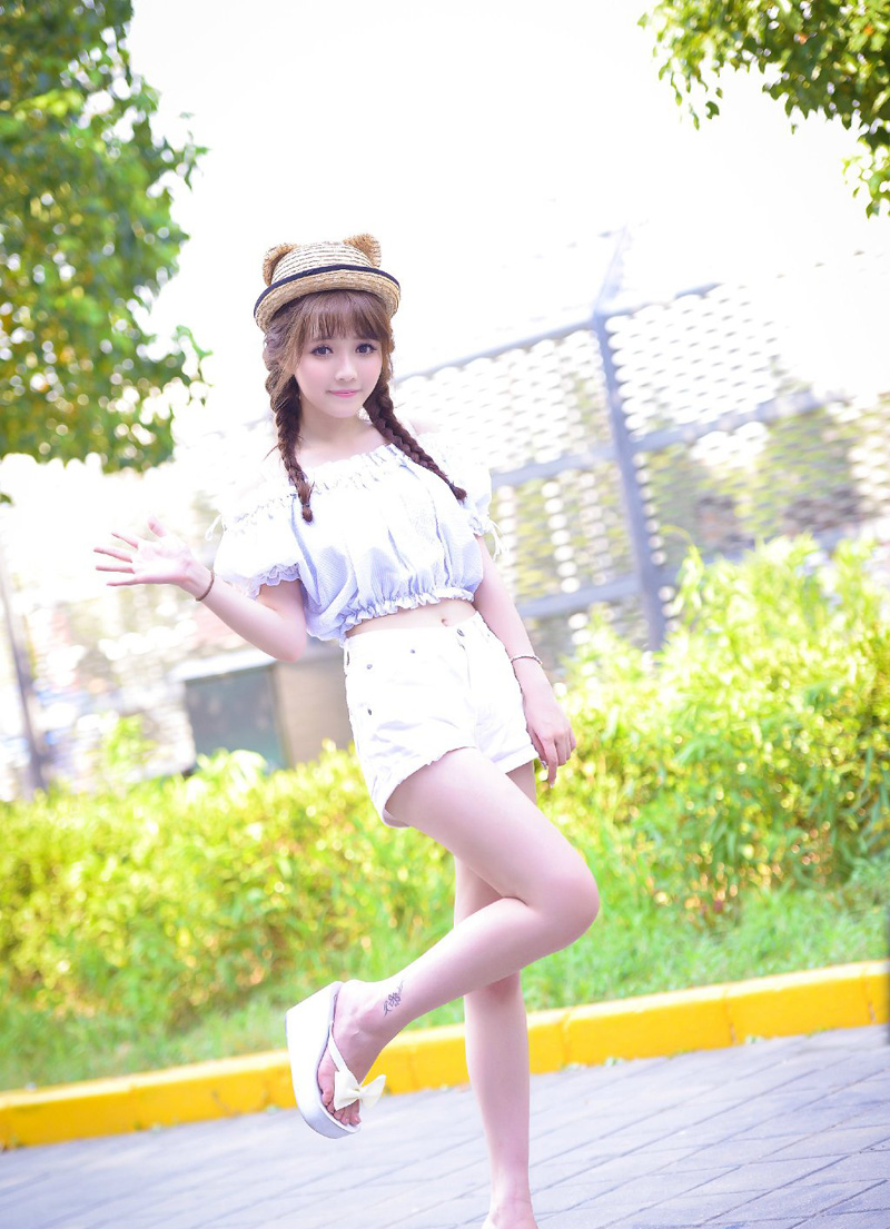 “……”吕布扭头，有些无奈的看着贾诩：“文和，我终于知道你为何从不插手兵权了，否则，我一定会用这个理由弄死你！麻烦你一次把话说完好吗？”